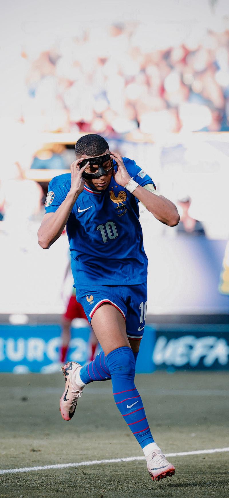 意媒：米兰派球探现场考察亨克18岁前腰卡雷察斯（意媒称米兰派遣球探赴现场评估亨克18岁前腰卡雷察斯）