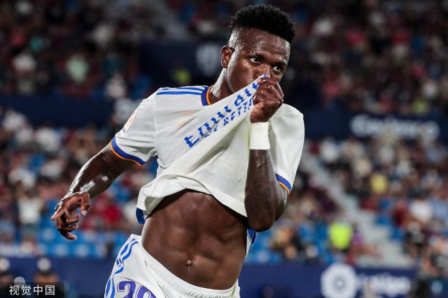 意媒：那不勒斯仍未能敲定胡安卢，狼队与森林已加入竞争（意媒：那不勒斯迟未敲定胡安卢，狼队与诺丁汉森林加入争夺）