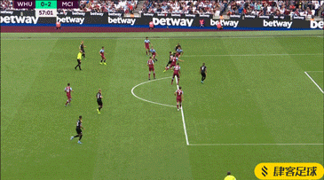 维蒂尼亚是第九位欧冠对英格兰球队戴帽球员，也是葡萄牙首人（维蒂尼亚成欧冠对英格兰队戴帽第九人，葡萄牙球员历史首位）