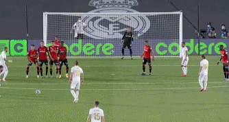 利物浦队内有高人 一石二鸟赶走萨拉赫斯洛特（利物浦藏高手，一箭双雕送走萨拉赫与斯洛特）