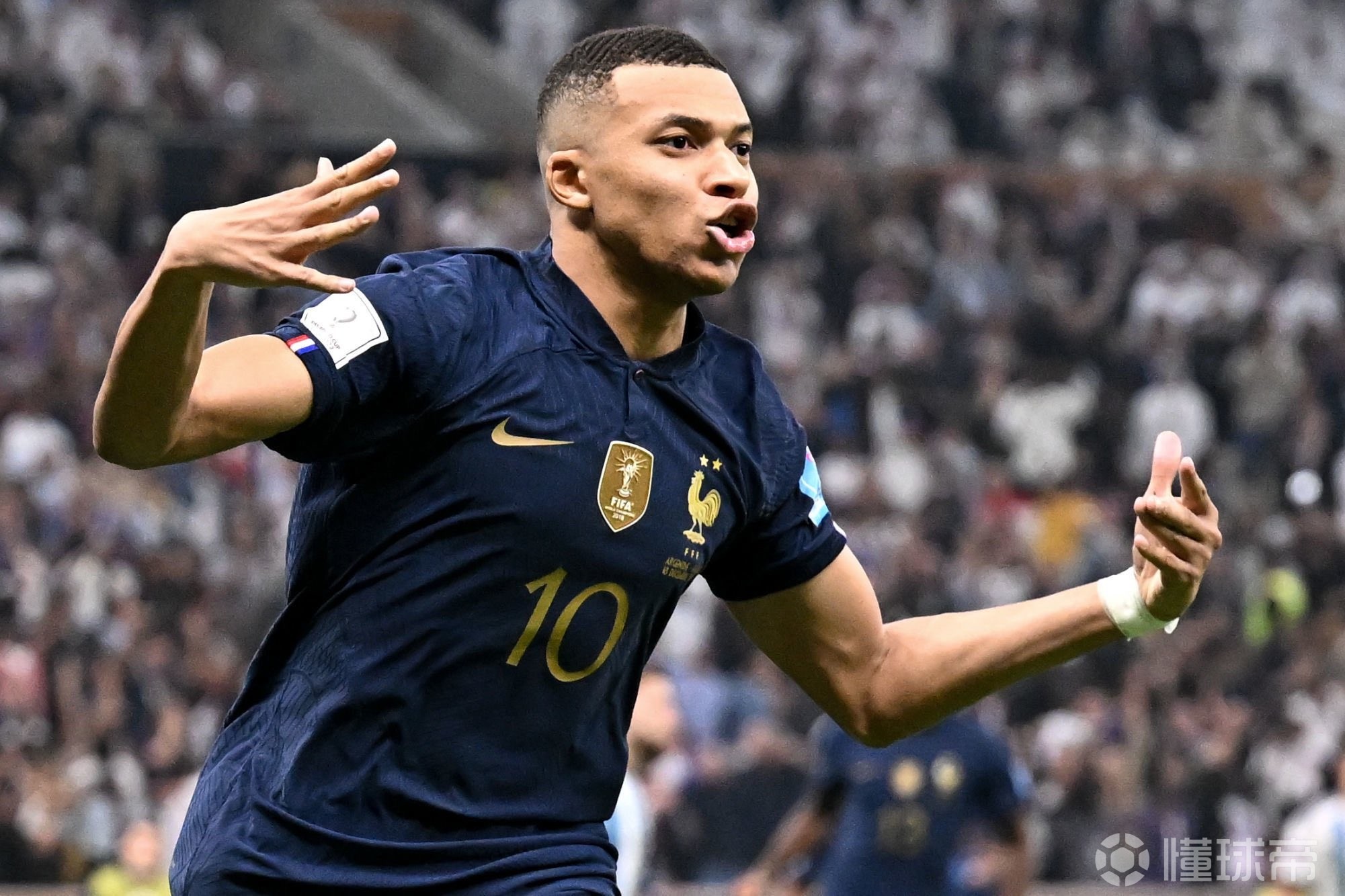 皇马因战绩不佳和阵容问题，计划引进新帅，克洛普和齐达内均被考虑，伊拉奥拉或成接班人。（战绩不佳叠加阵容问题，皇马启动换帅：克洛普、齐达内入选，伊拉奥拉有望接任）