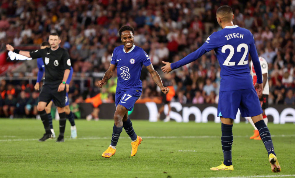 利物浦欲出售左后卫齐米卡斯，因其不愿离开安菲尔德，而其他球员面临竞争。（利物浦考虑出售齐米卡斯，球员意愿留守安菲尔德，队内其他位置竞争激烈）