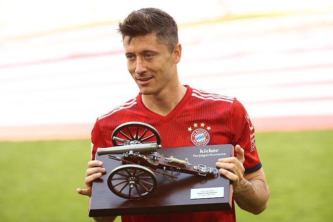 德拉富恩特：我们和皇马队医保持联系，赫伊森暂时不离队（德拉富恩特：已与皇马队医沟通，赫伊森短期内不会离队）