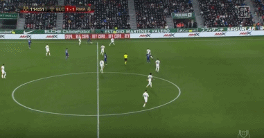 杨鸣：辽宁男篮进入新老更替时期，先打进季后赛再图发展（杨鸣：辽篮处于新老交替阶段，先确保季后赛资格再谋发展）