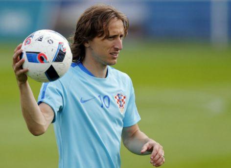 马斯坦托诺此前12次出场皇马赢11场，受伤后近5场仅取1胜（马斯坦托诺在场12战皇马11胜，伤停后近5战仅1胜）