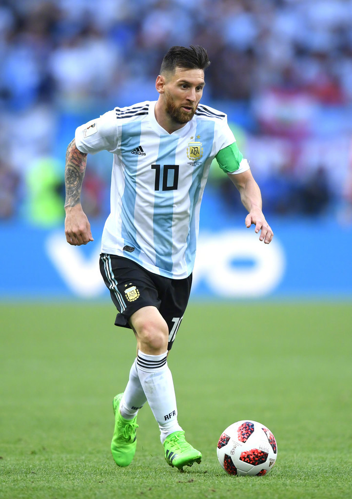 詹姆斯篮板抢断连续上榜（詹姆斯篮板与抢断双榜连登）