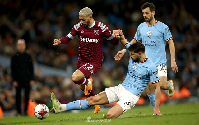 记者：皇马将等到最后一刻，看看能否将姆巴佩招入比赛大名单（记者：皇马会观望到最后一刻，才决定姆巴佩能否进入比赛大名单）