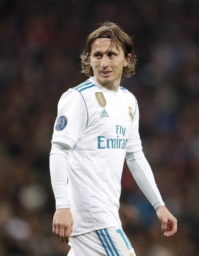 半场战报：莱切0-0维罗纳（半场速递：莱切与维罗纳0-0僵持）